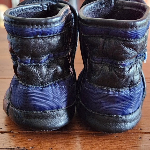 Robeez leather fleece lined boots Size 0-6 months Colors navy and black - Picture 4 of 5